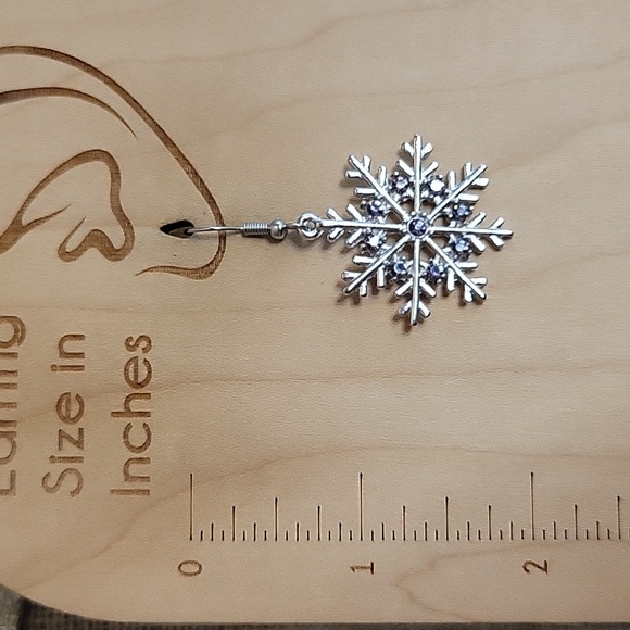 🔥LAST PAIR🔥 PURPLE SHIMMER SNOWFLAKE EARRINGS - Picture 4 of 6